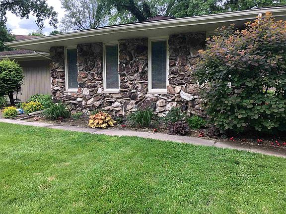 3rd image of 1322 Clayton Dr
