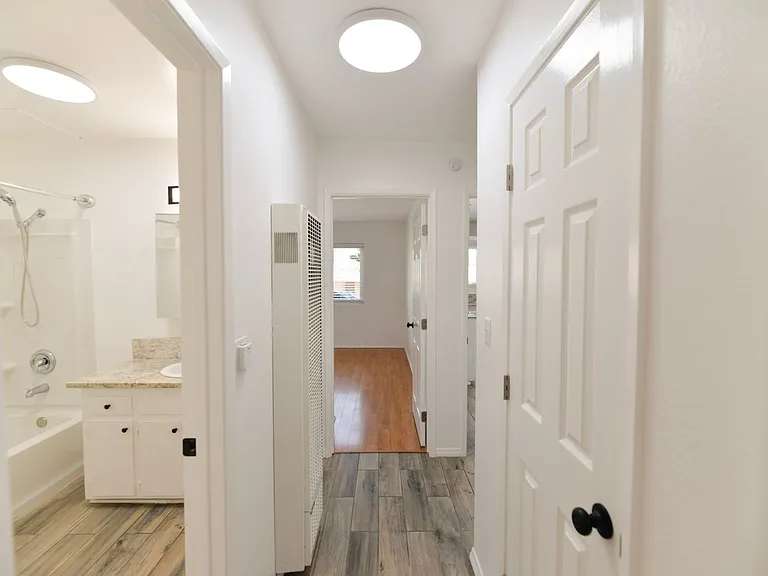 1202 Buena Vista — Photo 13