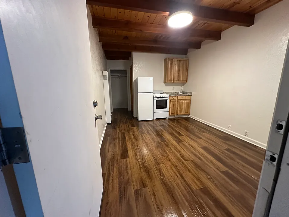 890 Lakeview Ave #2