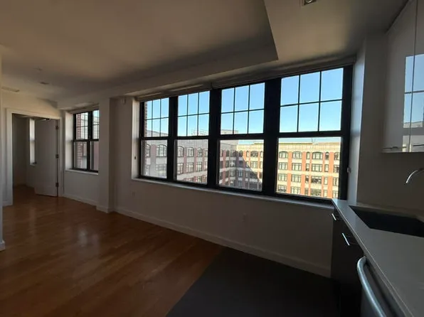 123 Parkside Avenue image 1 of 26