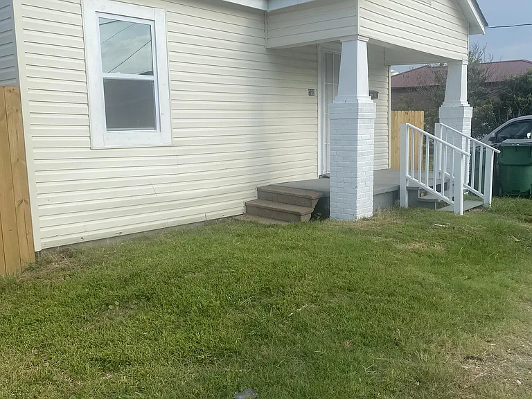 520 Robinson Ave — Photo 15