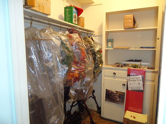 5th image of 165 Robins Ln