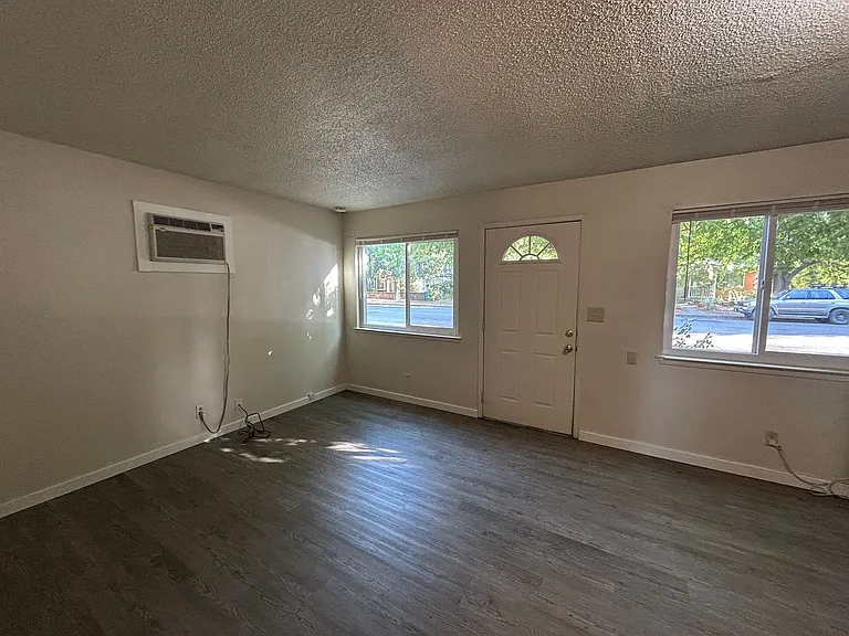 1524 Chestnut Street — Photo 5