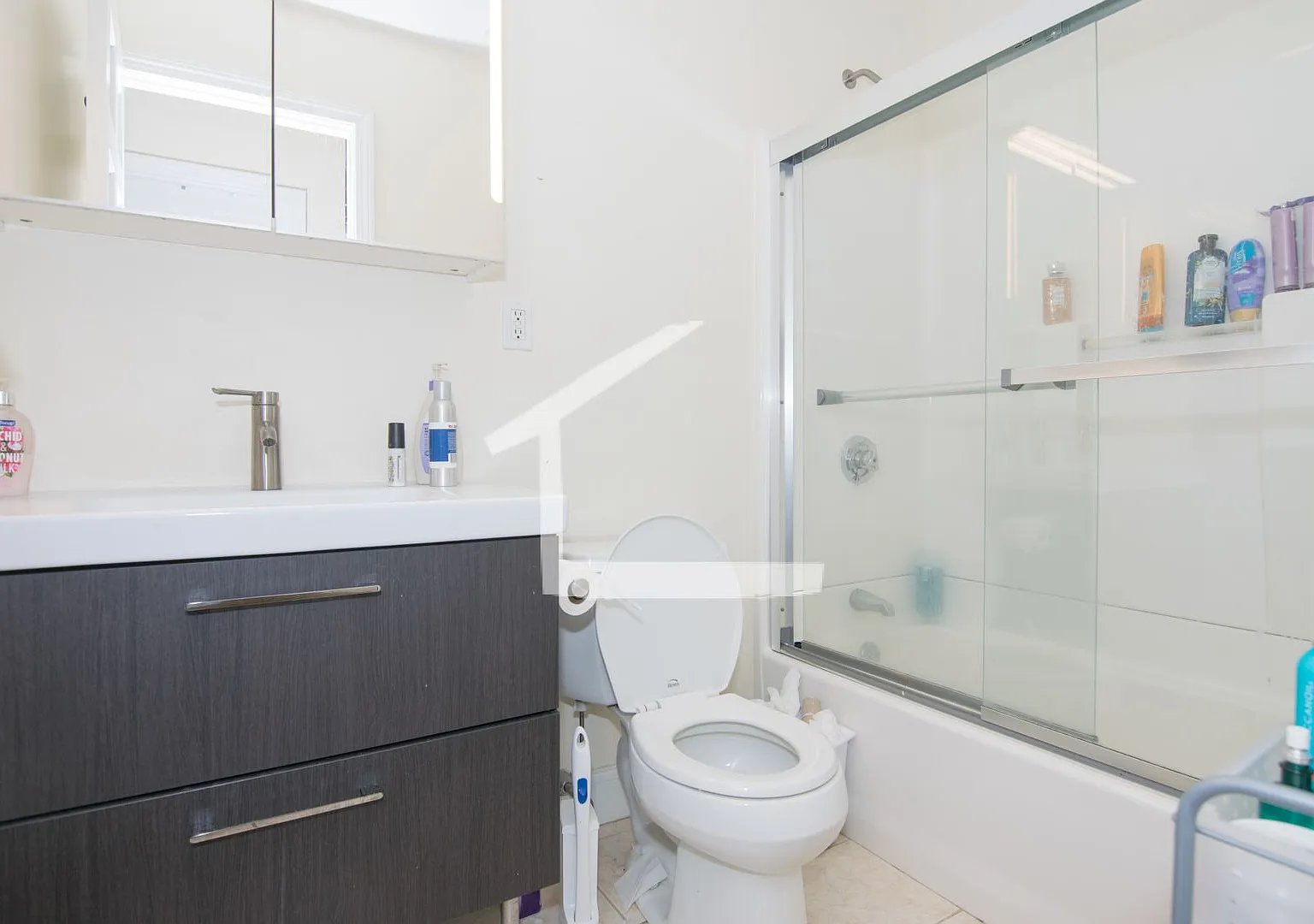 Nice 4 bed in Brookline — Photo 4