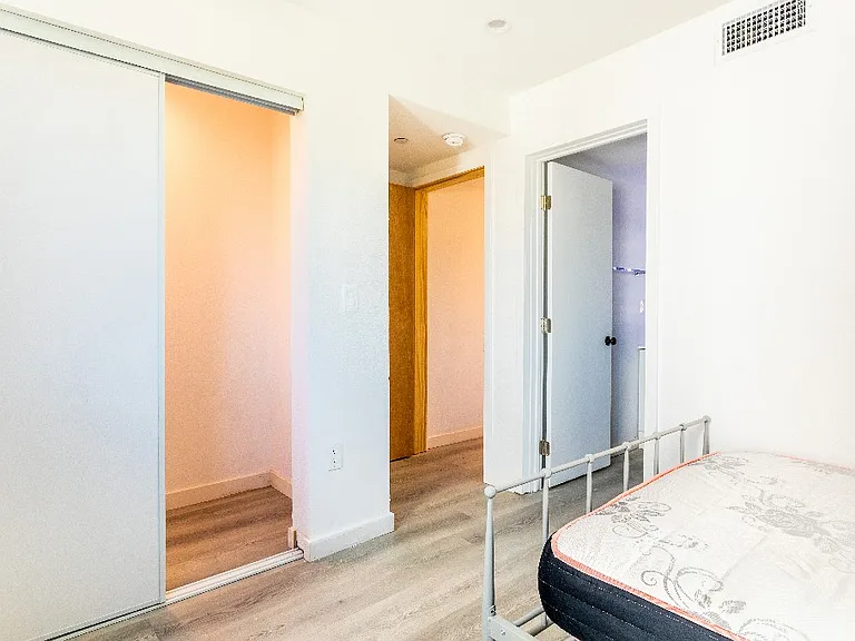 1815 W Adams Blvd — Photo 48