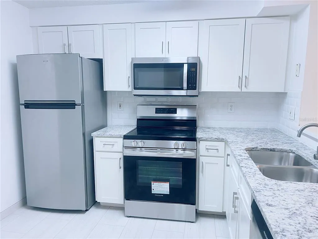 3 bed, 2.0 bath, 1134 sqft, $2,200 — Photo 4