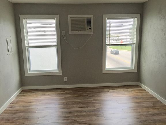 4th image of 107 Washington St APT 6