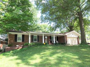 2240 Doran Dr, Saint Louis, MO 63125