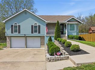 707 Christopher Dr, Pleasant Hill, MO 64080