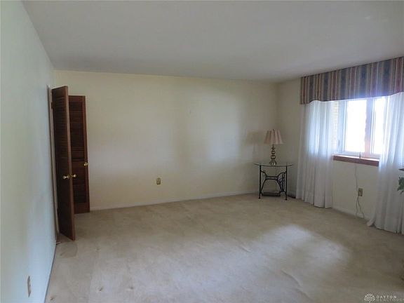 2nd image of 124 Stadia Dr