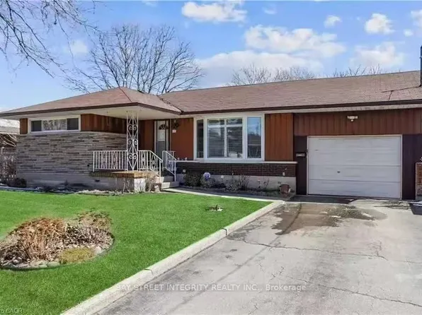 11 Southill Dr, Hamilton, ON L9A 3K4