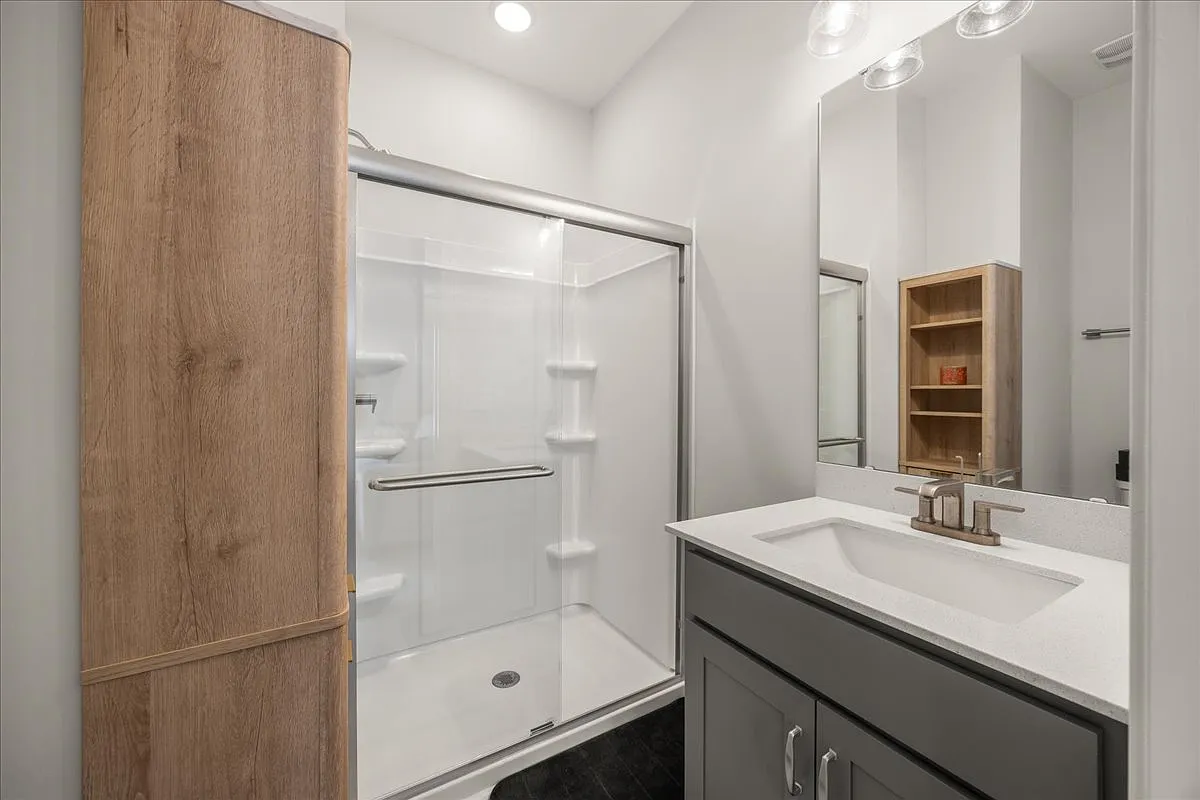 4 bed, 4.5 bath, 2443 sqft, $2,800 — Photo 3