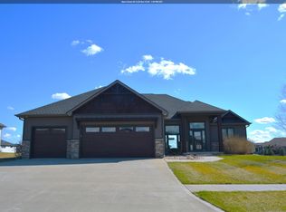 6720 Prairie View Ct, Sioux City, IA 51106