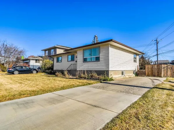 3452 W 37th St SW, Calgary, AB T3E 3C1