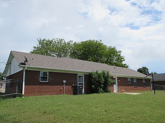 5th image of 110 Piper Ln