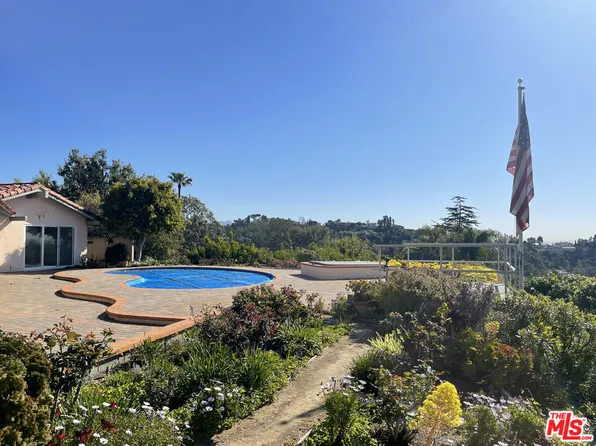 10723 Stradella Ct, Los Angeles, CA 90077