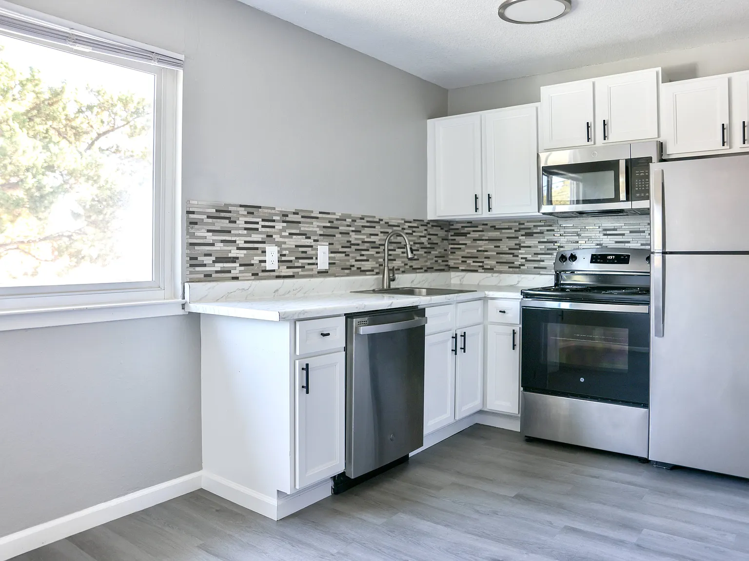 University Square Apartments — Photo 2