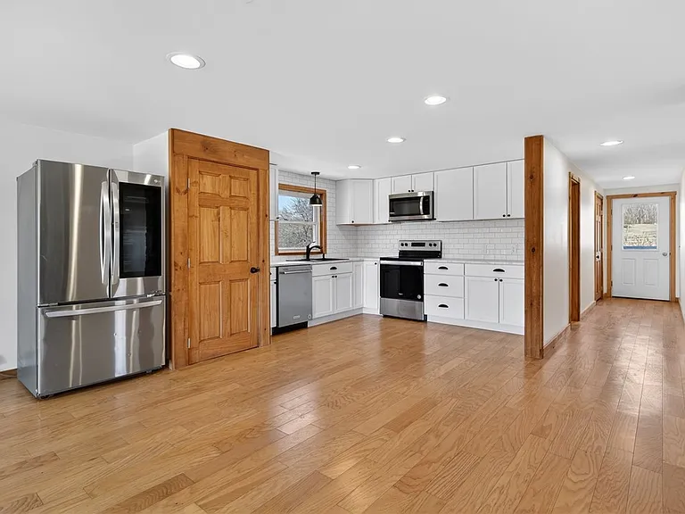 999 Salmon Creek Rd — Photo 5