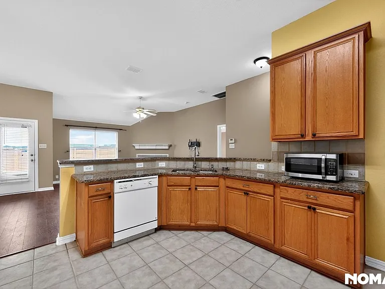 409 Lois Ln — Photo 7
