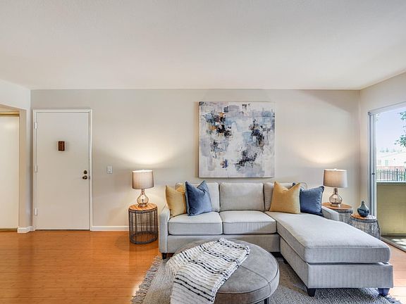 4th image of 785 N Fair Oaks Ave APT 5