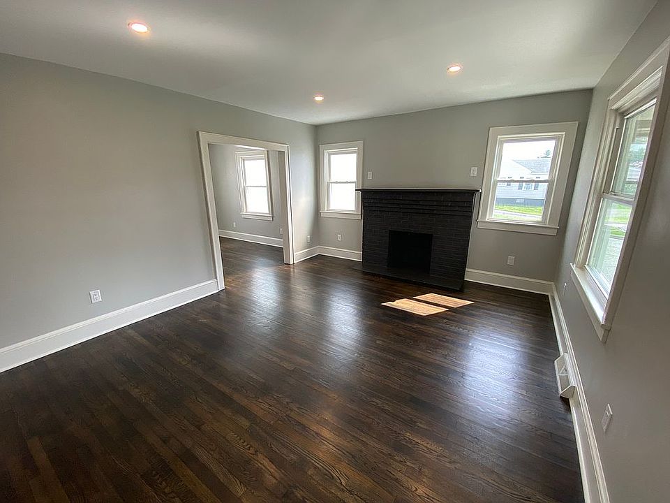 1st image of 210 N 10th St