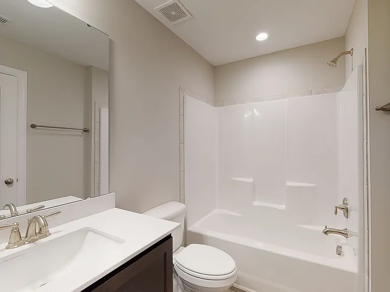 150 Hanover Ct — Photo 10