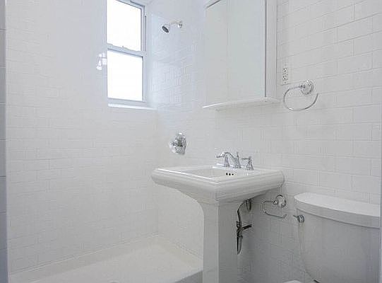 4th image of 41-40 40th St #D1