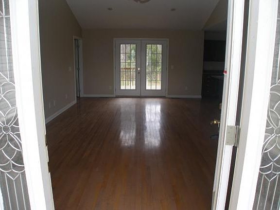 2nd image of 230 Bradford Ln