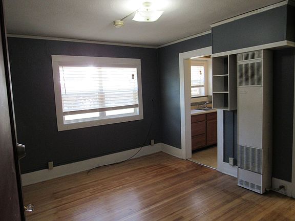 2nd image of 835 E 12th St APT 3