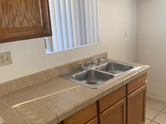 2nd image of 1050 Gladys Ave #1