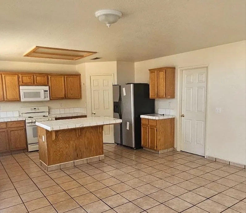 3 bed, 2.5 bath, 1500 sqft, $2,295 — Photo 4