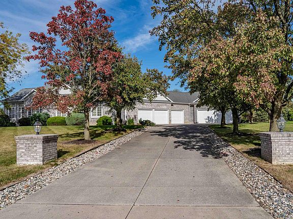 3rd image of 1521 Sycamore Hills Dr