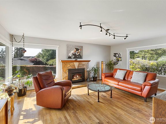 3rd image of 3804 Olympic Boulevard W