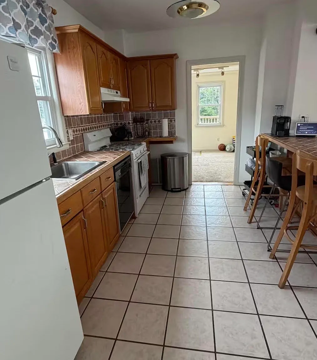 4 bed, 1637 sqft, $3,900 — Photo 3