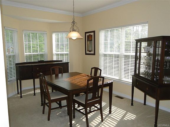 2nd image of 448 Kingscote Ln