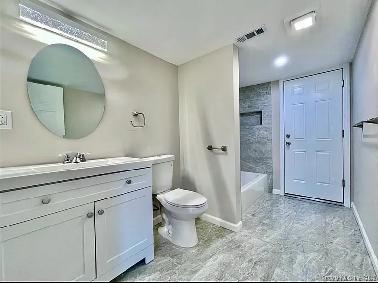 95 Warner St #B — Photo 4
