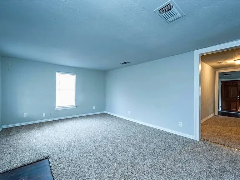 502 Oak St — Photo 11