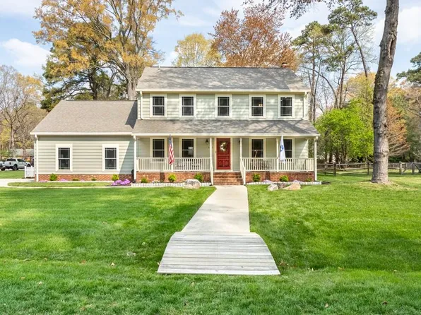 101 Yorkwood Ln, Yorktown, VA 23692