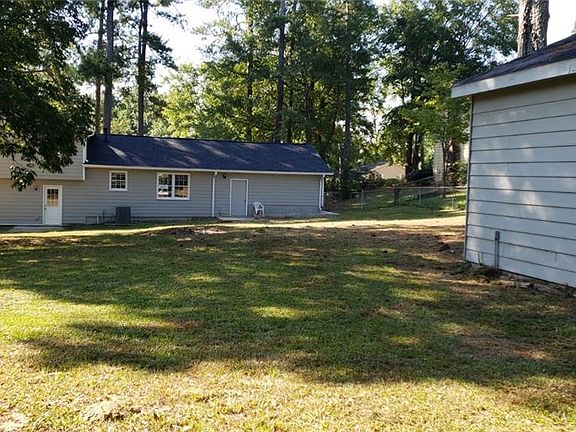 4th image of 2033 S Oak Dr