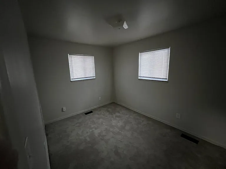 734 Wlincoln #4 — Photo 8