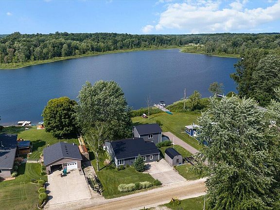 3rd image of 2681 Lower Lake Rd