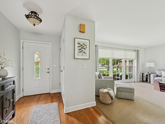 3rd image of 2734 N Dryden Pl