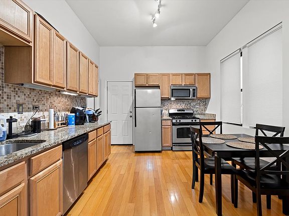 4th image of 1449 N Ashland Ave APT 1R