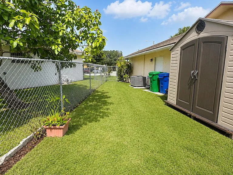 6020 NW 25th Ct — Photo 17