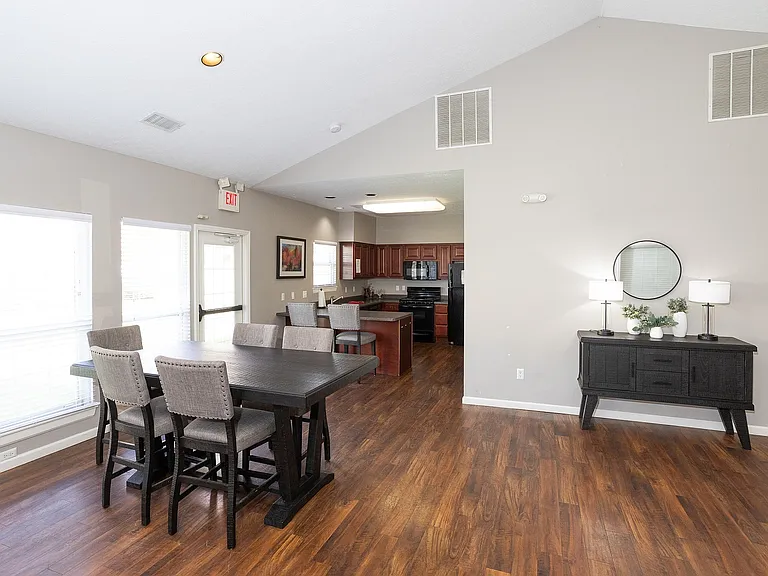 Burberry Place Apartments — Photo 25