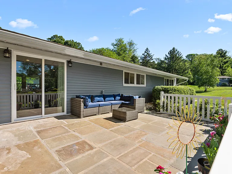 6318 Fairfield Dr — Photo 12