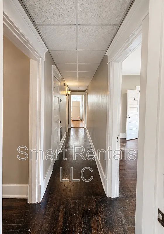 3 bed, 1.0 bath, 1200 sqft, $1,249 — Photo 2