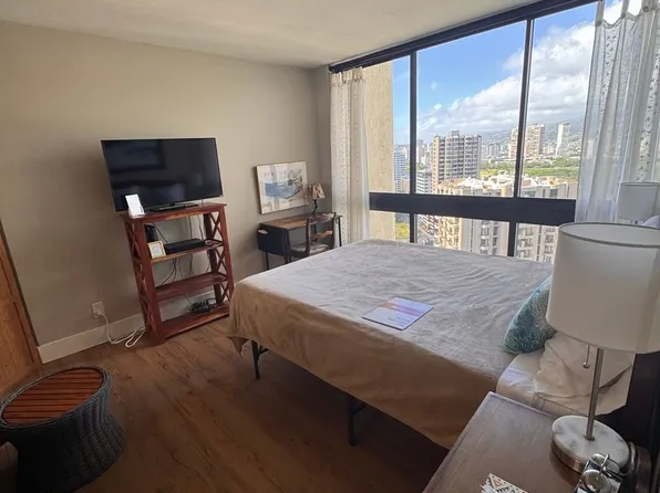 300 Wai Nani Way, Honolulu, HI