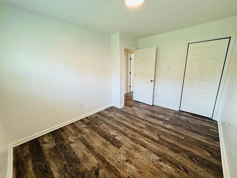 2 Bedroom, 1 Bath Apartment — Photo 38