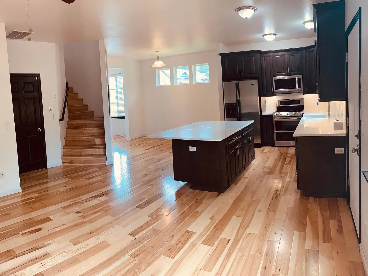 4 bed, 2051 sqft, $2,895 — Photo 2